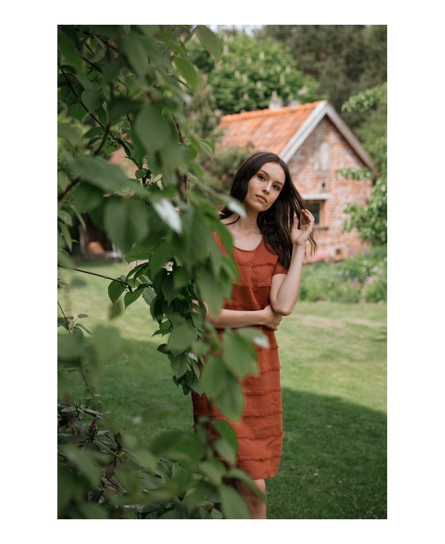 Lininė suknelė su kutosais
