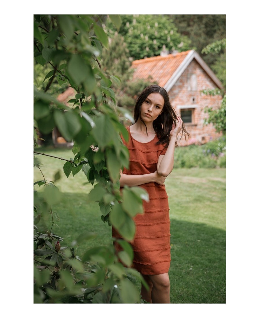 Lininė suknelė su kutosais