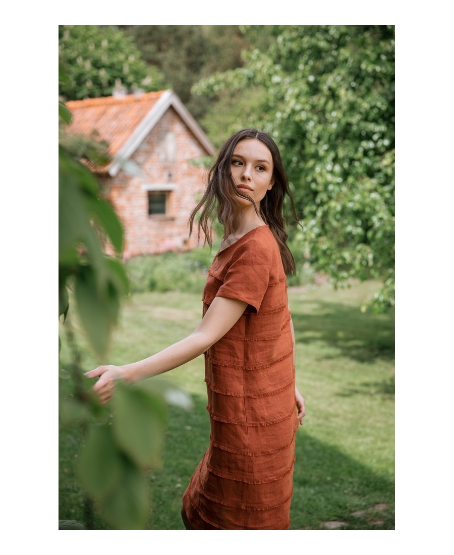 Lininė suknelė su kutosais